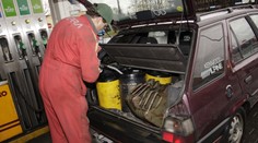 Benzín a nafta zlevňují, nejdráž je u Prahy. PŘEHLED CEN