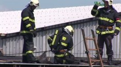 Na letišti v Jičíně hořelo, vybuchl i propan-butan