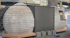 V Českých Budějovicích vznikl unikátní dům Samorost. Konstrukci tvoří podhoubí