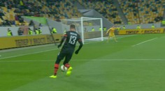 VIDEO: Čtyři odrazy a vlastní gól! Rozhodčí měl oči na stopkách