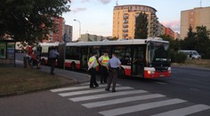 Cestující kouřil v MHD. Když ho řidič napomenul, dal mu ránu pěstí