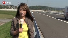 Po dálnici se nejezdí ani rok a už je jako roleta