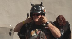 Prahu zaplnily skútry. Akce se zúčastnily stovky motorkářů