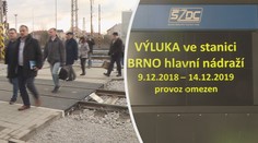 Uzavřené nádraží lidem komplikuje život! Autobusy zátěž nezvládají