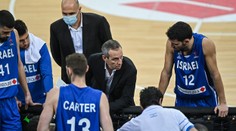 Izrael čelil raketovému útoku. Schovat se museli i basketbalisté při hře