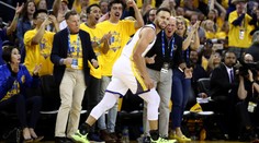 Curry zářil a dovedl Golden State k prvnímu vítězství