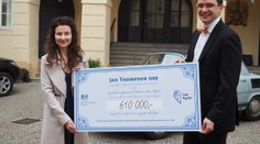 Embéčko britské velvylankyně prodáno za rekordní částku