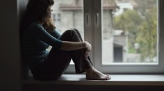 Svítící srdce nebo zelená karta v okně: Vzkazy v čase koronaviru