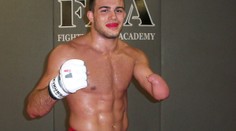 Jednoruký MMA zápasník je jen krůček od UFC! Dokáže to?