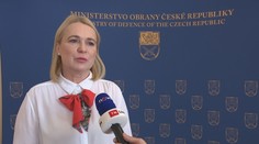 Příspěvek až milion a trestný čin nevadí. Černochová chce víc lidí do armády