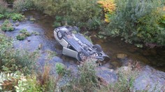V řece na Jablonecku našli vůz s mrtvým seniorem. Policie hledá svědky