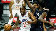 Sérii Clippers uťalo Orlando, Denver sundal Sixers. Phoenix natáhl sérii