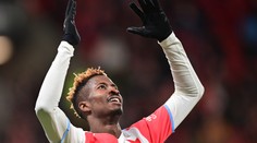 Slavia se vrátila do čela tabulky, v malém derby slaví těsnou výhru
