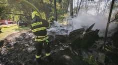 Chatka po požáru lehla popelem, zasahovaly tři jednotky hasičů