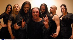 Klávesistka slavné kapely zkolabovala na Masters Of Rock!