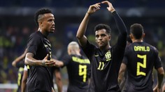 Brazilci podpořili Viníciuse. Poprvé v historii nastoupili v černých dresech