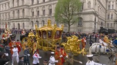 Slavnostní průvod projel Londýnem. Karel III. dorazil do Buckinghamského paláce
