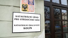 Poslanci pomohli podvodníkům s nemovitostmi! Schválili zákon, který majitele neochrání
