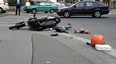 SMRTELNÉ PŘEDJÍŽDĚNÍ PŘES PLNOU! Motorkářka (60) narazila do auta
