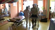 Spadl s ním výtah, o odškodnění musí bojovat