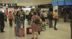 Problémy na letištích mění zvyky lidí. Létají raději jen s příručním zavazadlem