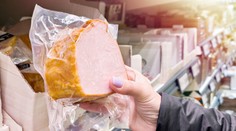 Obchody prodávaly zkažené potraviny. Pokud máte výrobky doma, nejezte je