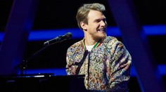 Vojta Dyk rockerem? Písničku od Kabátů v jeho podání nepoznáte!