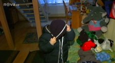 Domovy se jim starají o děti. A rodiče dluží miliony