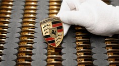 Porsche je v pasti. Prudce brzdí s elektromobilitou, ale dál se propadá