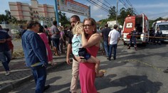 Sekerkou ozbrojený muž vtrhl v Brazílii do školky a zabil čtyři děti