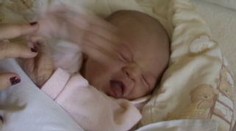 Porodila doma. S placentou v tašce jela do porodnice