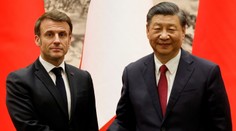 Macronovi dochází trpělivost. Poletí přesvědčit Číňany, aby zastavili válku