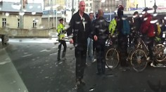 VIDEO: Agresivní řidič zmlátil účastníka cyklojízdy. Teď ho hledá policie