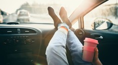 Policie varuje před nešvarem: Nohy na palubku nedávejte!