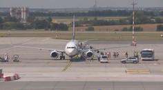 Vedení pražského letiště se sešlo s odboráři. Ti si vymohli mimořádnou odměnu