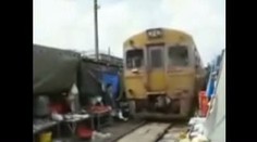 Asijské tržiště na železniční trati