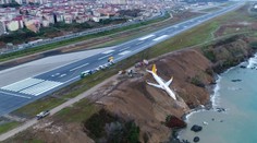 Letadlo při přistání dostalo smyk, málem spadlo z dráhy do moře