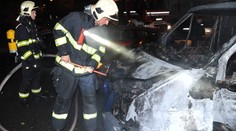 Ve dvou městech vzplála auta, policisté hledají žháře