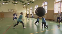 VÍKEND: Kinball je kuriózní hra s obřím míčem