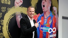 Pizzu do pusy, krabici do koše. Limberský si rýpl do Sparty kvůli poničené šatně