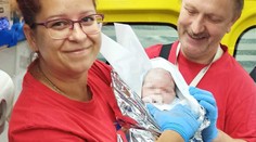 Tři holčičky spěchaly na svět. Maminkám se narodily o víkendu rovnou v sanitce