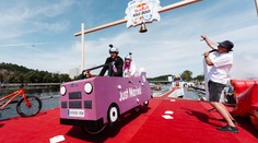 Gauč na kole i svatební cadillac. Red Bull Kolo Molo v Praze bavilo