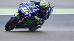 Tři týdny po zlomenině nohy: Rossi zase usedl na motorku!