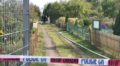 Hrůzný nález ve vyhořelé chatce. Hasiči tam objevili ohořelé tělo