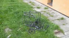 Zapálené kočárky: žhář nebo nedopalek cigarety