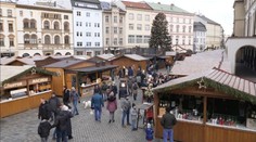 Kluziště zdarma a spousta pochoutek. V Olomouci odstartovaly adventní trhy