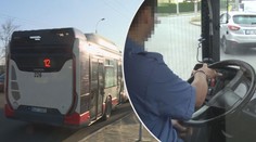 Chlapec vystoupil, matka to nestihla. Řidič jel dál, zastavil až po kilometru
