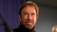 Chuck Norris je v nemocnici. Herce skolily zdravotní problémy
