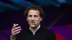 Diego Forlán udivuje svět. Kopačky vyměnil za tenisovou raketu