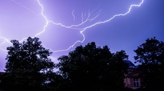 Česko zasáhnou o víkendu bouřky! ČHMÚ upravil předběžnou výstrahu